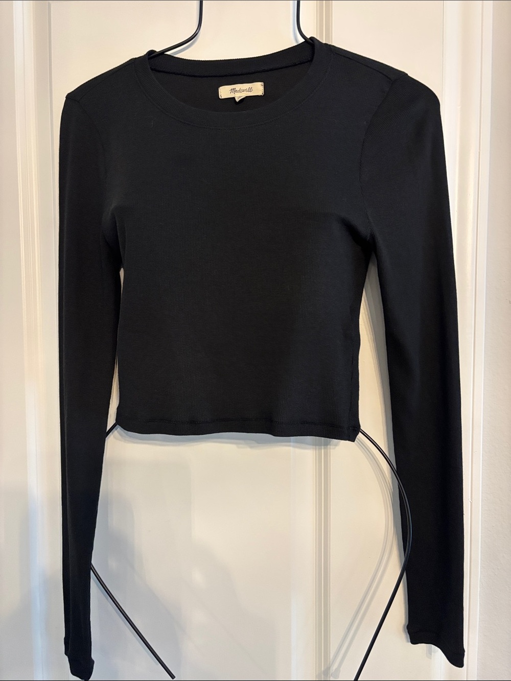 Madewell Womenβs Black Long-Sleeve crew neck Ribbed Stretchy Cropped Top. Medium